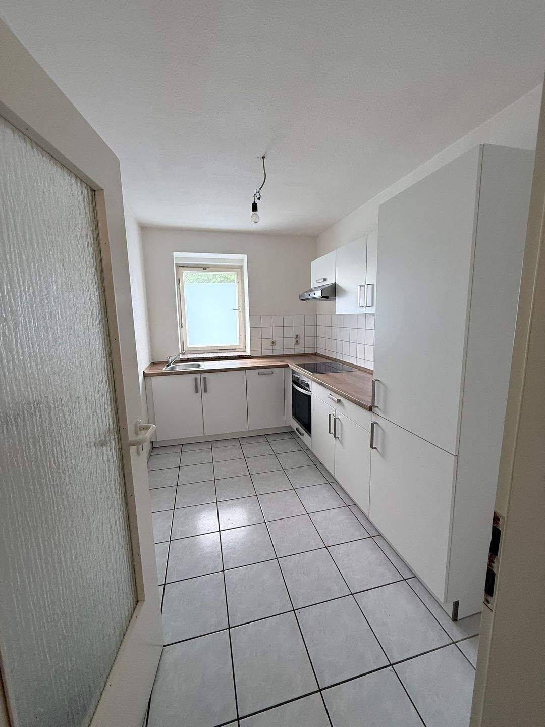 Sonnige Wohnung mit kostenloser Einbauküche in Plauen zu vermieten!, 8525 Plauen