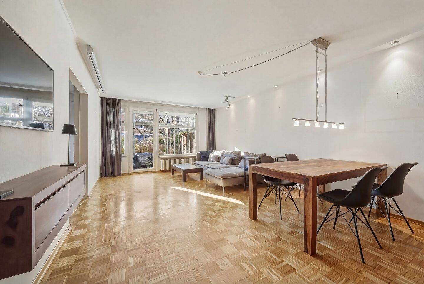 Stilvolle 3-Zimmer-Wohnung mit Gartenidylle in München-Bogenhausen, 81925 München (Bogenhausen)