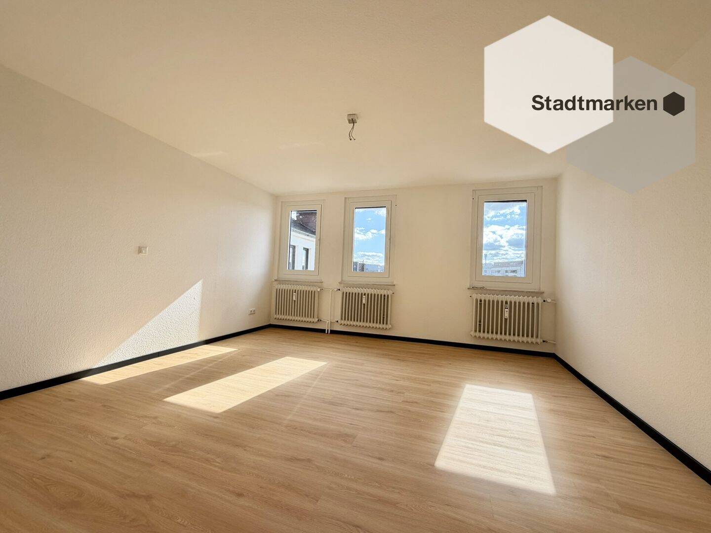 Zentraler geht’s kaum! Frisch sanierte 3-Zimmer-Wohnung am Theaterplatz!, 52062 Aachen