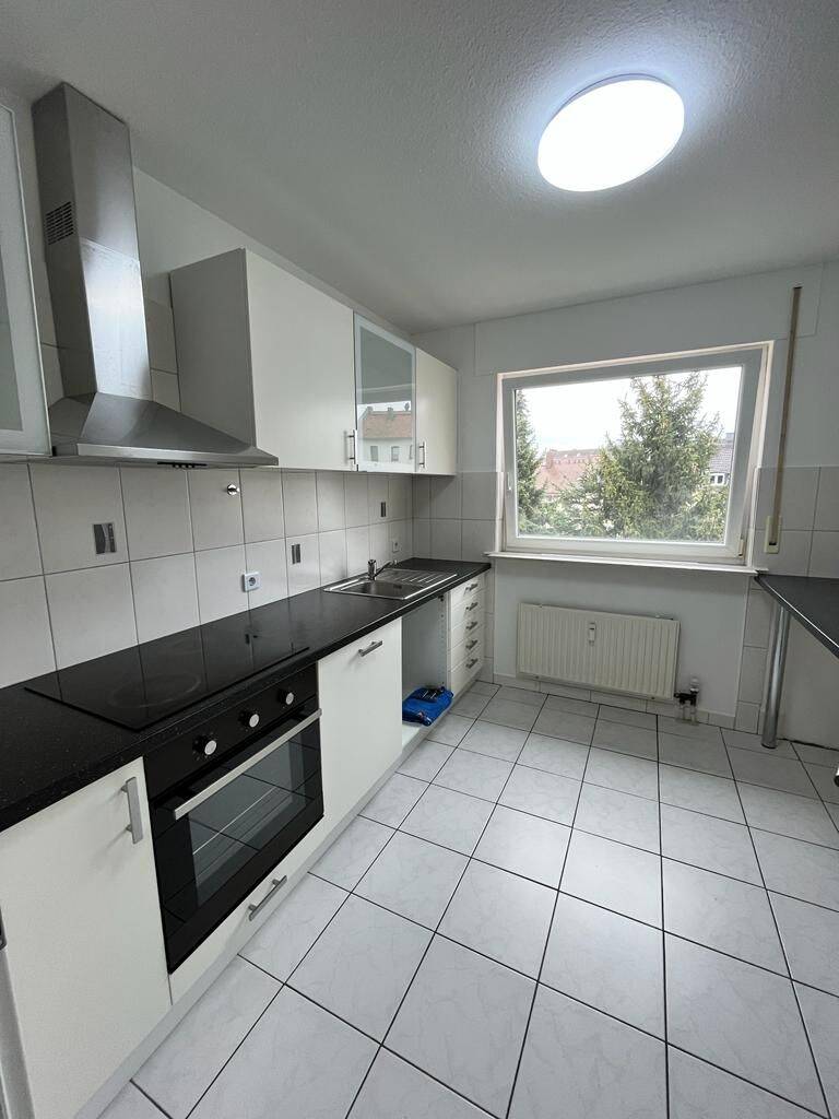 Schöne 3-Zimmer-Wohnung mit 2 Bädern, Loggia und Stellplatz in der Kasseler Südstadt, 34121 Kassel (Mitte Süd Wehlheiden)