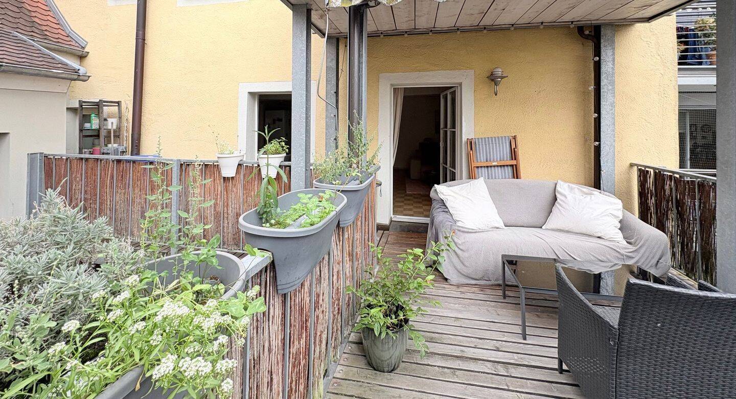 Traumhafte Oase mitten in der City von Regensburg in denkmalgeschütztem Palais, 93047 Regensburg (Innenstadt Kasernenviertel Ostenviertel Westenviertel)
