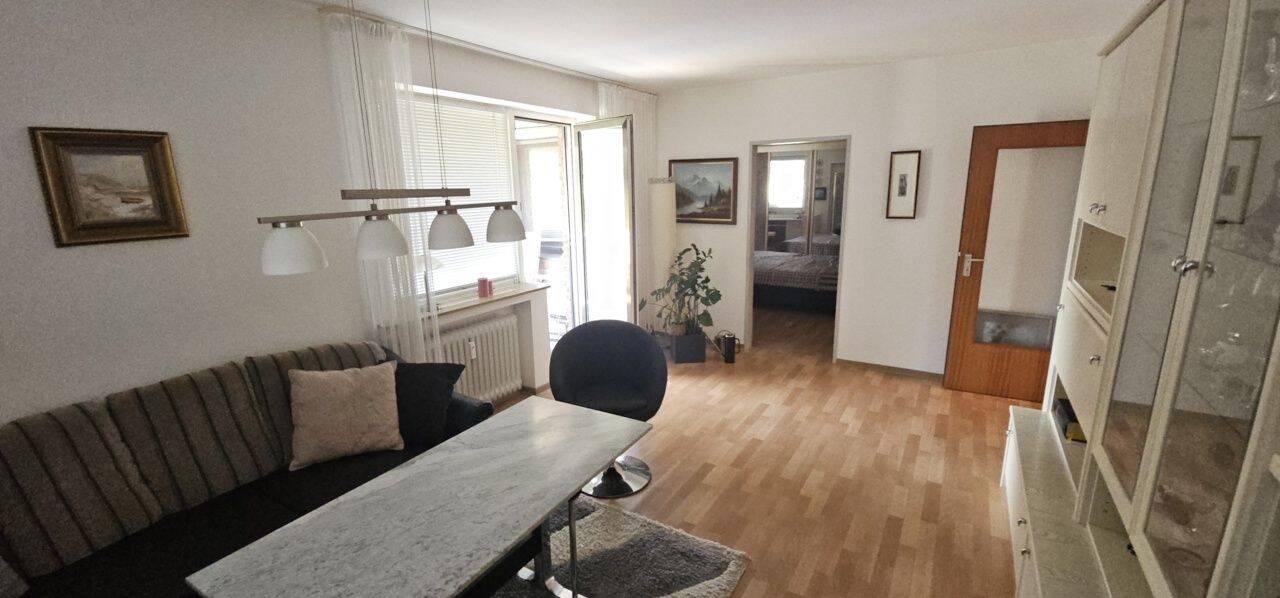 Gemütliche Wohnung! Wohnzimmer, Küche, Schlafzimmer, Diele, Bad, Balkon – Ruhige Lage – Nähe Rhein in D-Volmerswerth., 40221 Düsseldorf