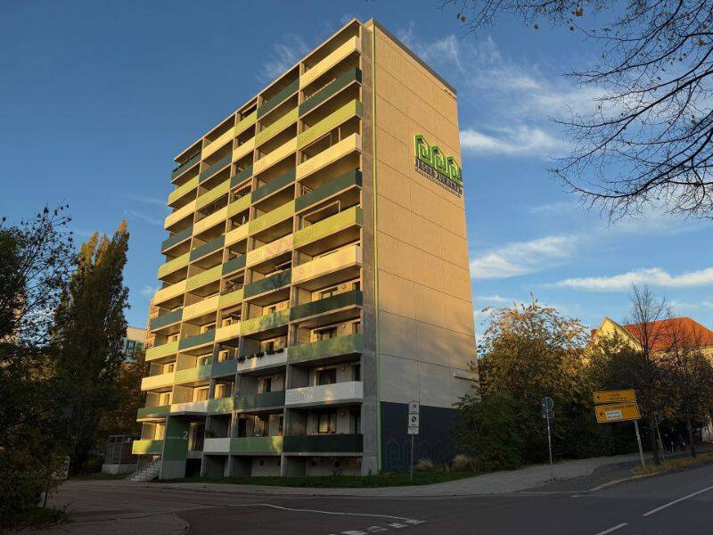 2 Räume in zentraler Lage und schöner Aussicht über die Stadt!, 6110 Halle (Saale) (Damaschkestraße Gesundbrunnen Innenstadt Lutherplatz Saaleaue)