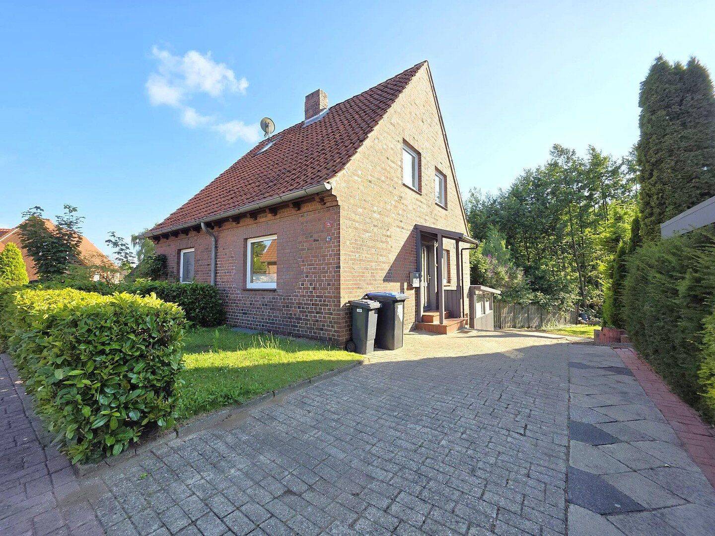 Charmante Haushälfte in guter Lage mit Garten – einzugsbereit, ohne Provision., 21680 Stade
