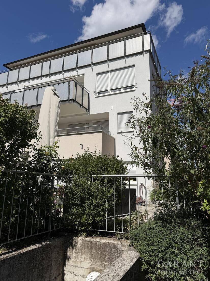 Attraktive 4 Zimmer-Wohnung mit großzügigem Süd-/Ost-Balkon und Tiefgaragen-Stellplatz!, 70736 Fellbach