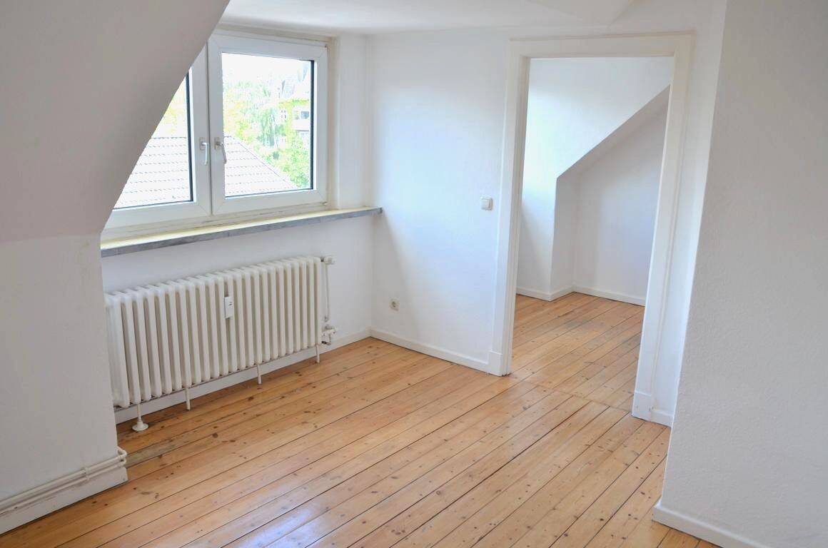 Gemütliche kleine, helle, ruhige Dachgeschosswohnung, 24103 Kiel (Altstadt Damperhof Exerzierplatz Vorstadt)