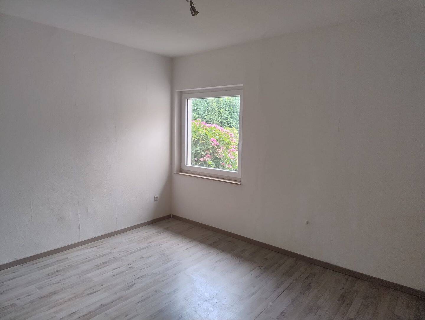 2 Zimmer Erdgeschosswohnung in Lembruch mit Stellplatz, neuem Bad, 49459 Lembruch