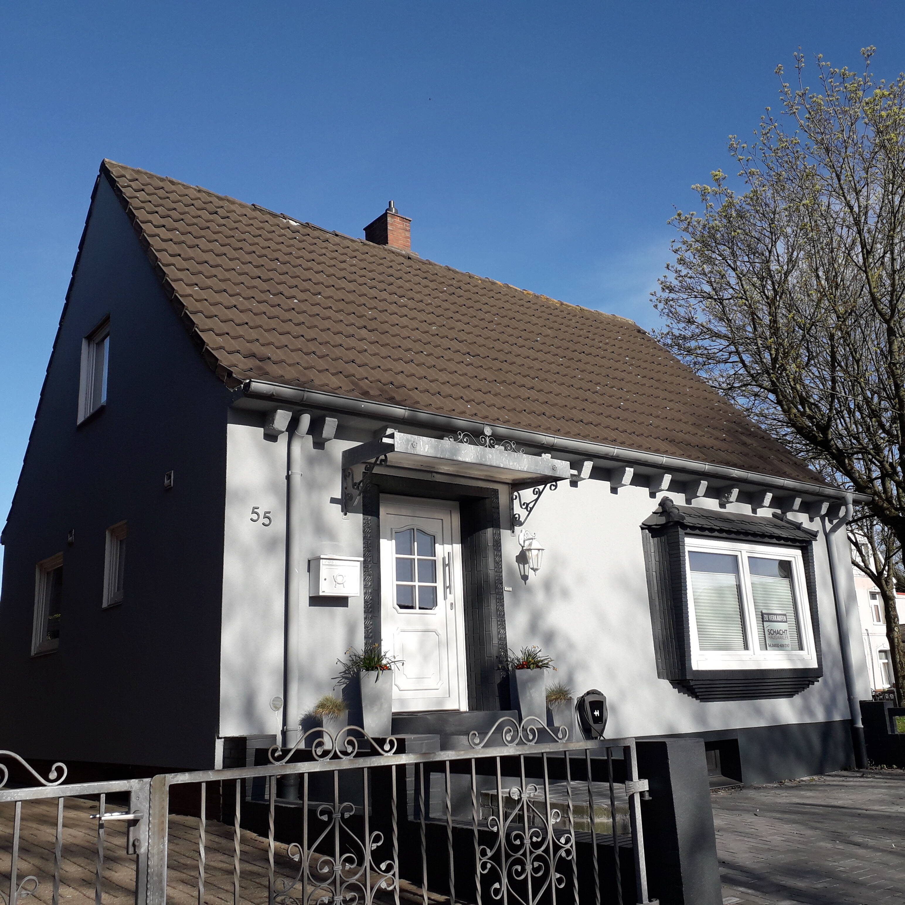 Einzugsfertiges, modernisiertes Einfamilienhaus mit Stellplatz & Ladestation im Stadtkern, 25746 Heide