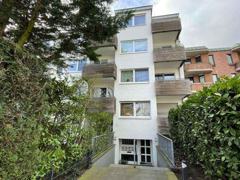 Stilvolle, modernisierte 3-Zimmer-Wohnung mit Balkon und Einbauküche in Meerbusch, 40667 Meerbusch