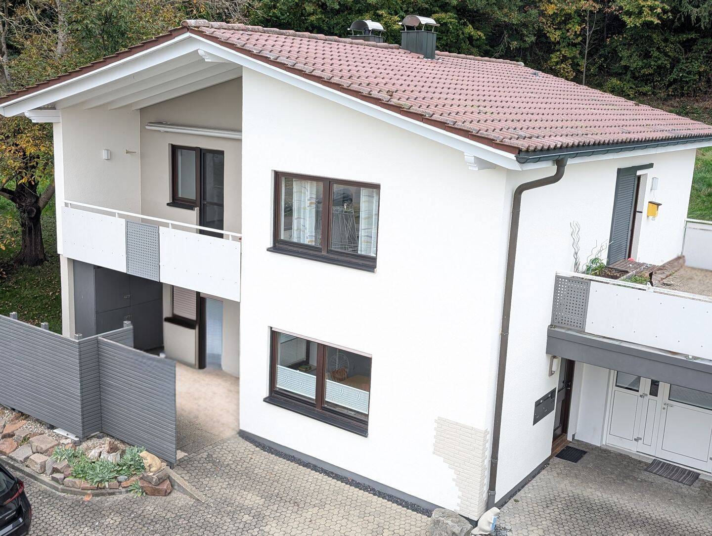 Helle 3-Zimmer-Wohnung mit 50 m² Terrasse, Balkon und offenem Dachstuhl – sofort frei, 88400 Biberach an der Riß