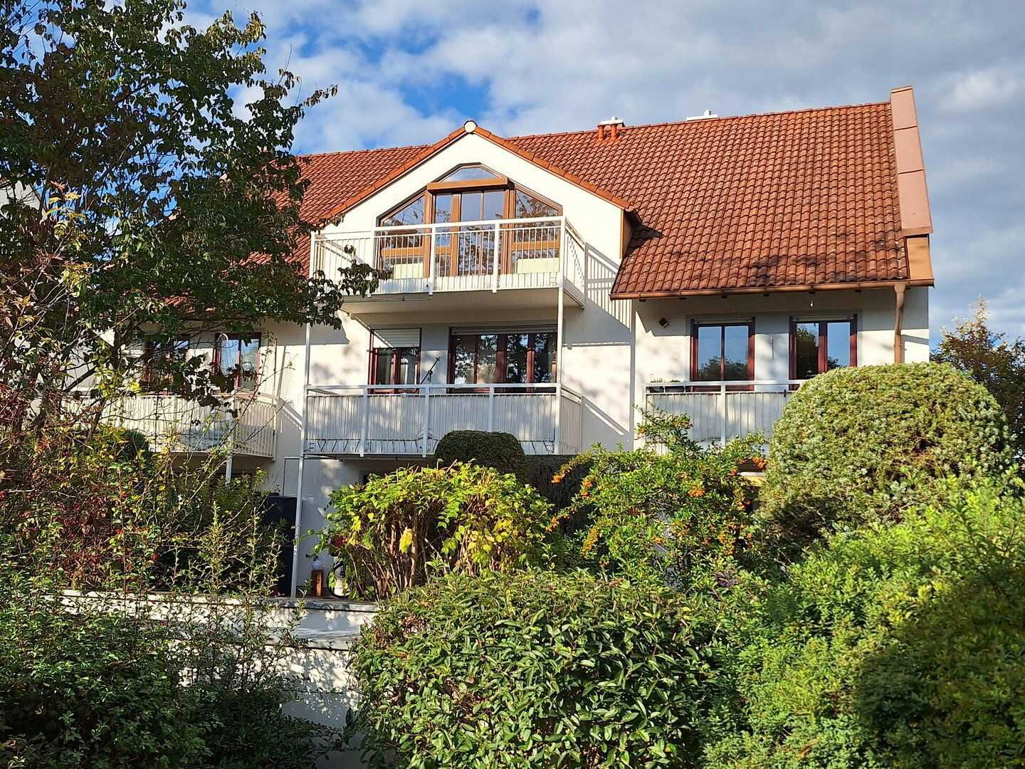 Helle 3-Zimmer Dachgeschosswohnung mit Süd-Balkon und Blick ins Grüne, 82256 Fürstenfeldbruck