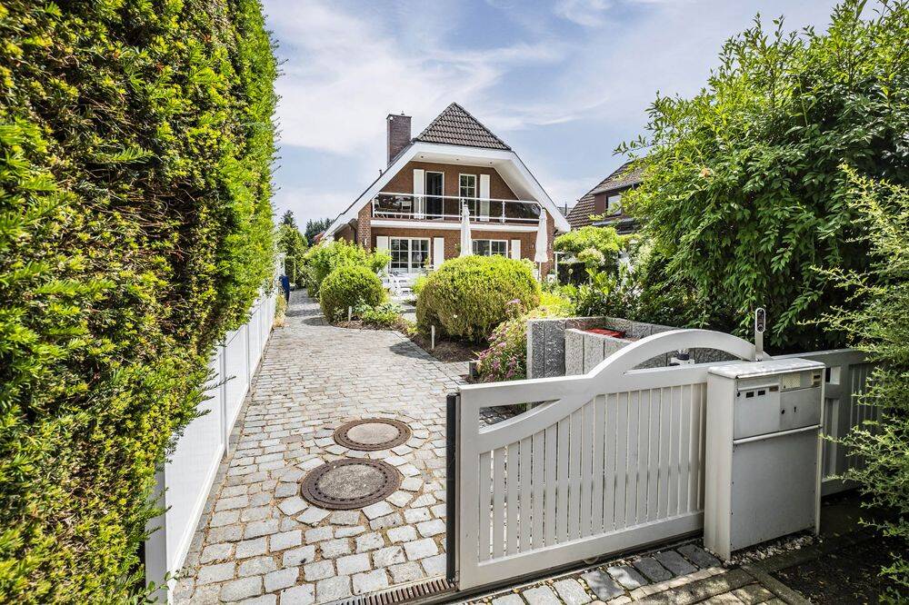 Möbliertes Einfamilienhaus in sonniger und ruhiger Lage, 22393 Hamburg (Wandsbek Bramfeld Poppenbüttel Sasel Wellingsbüttel)