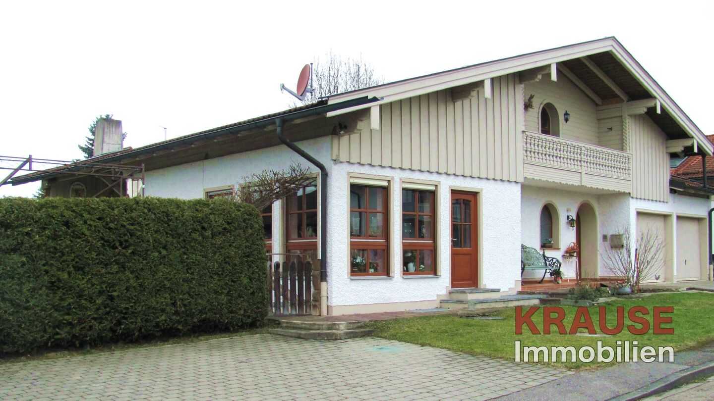 *Repräsentatives Einfamilienhaus mit viel Platz bei Schnaitsee*, 83530 Schnaitsee