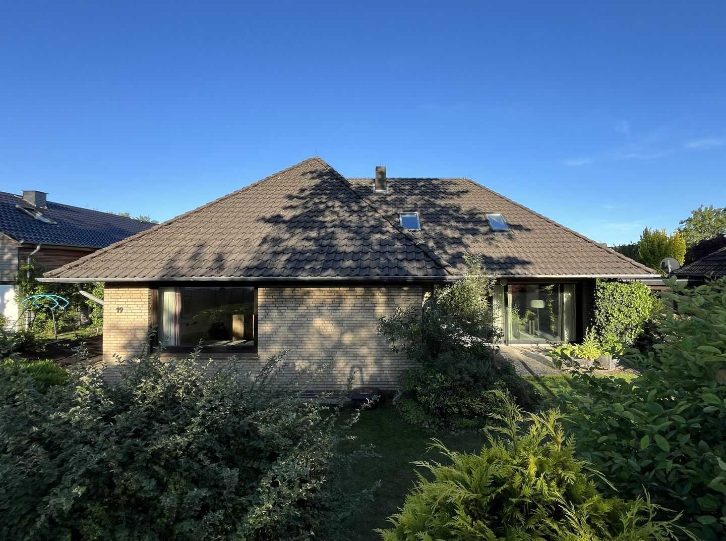 Stilvolles Einfamilienhaus mit großem Garten in Wahnbek bei Oldenburg, 26180 Rastede