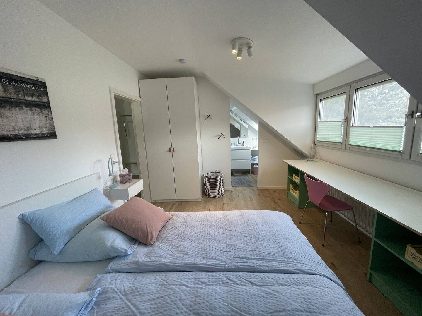 Möblierte Maisonettewohnung mit zwei Schlafzimmern, zwei Bädern und WG-Eignung in Karlsruhe, 76199 Karlsruhe (Rüppurr Weiherfeld-Dammerstock)