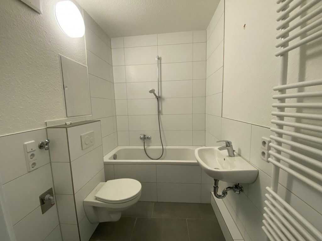 Wohnen über den Dächern – Exklusive Wohnung in der obersten Etage, 98529 Suhl (Mäbendorf Suhl Albrechts Dietzhausen Wichtshausen)