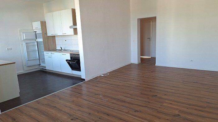 4 Raumwohnung mit Balkon und geräumigen Wohnzimmer inkl. EBK, 9112 Chemnitz (Altendorf Kaßberg Zentrum)