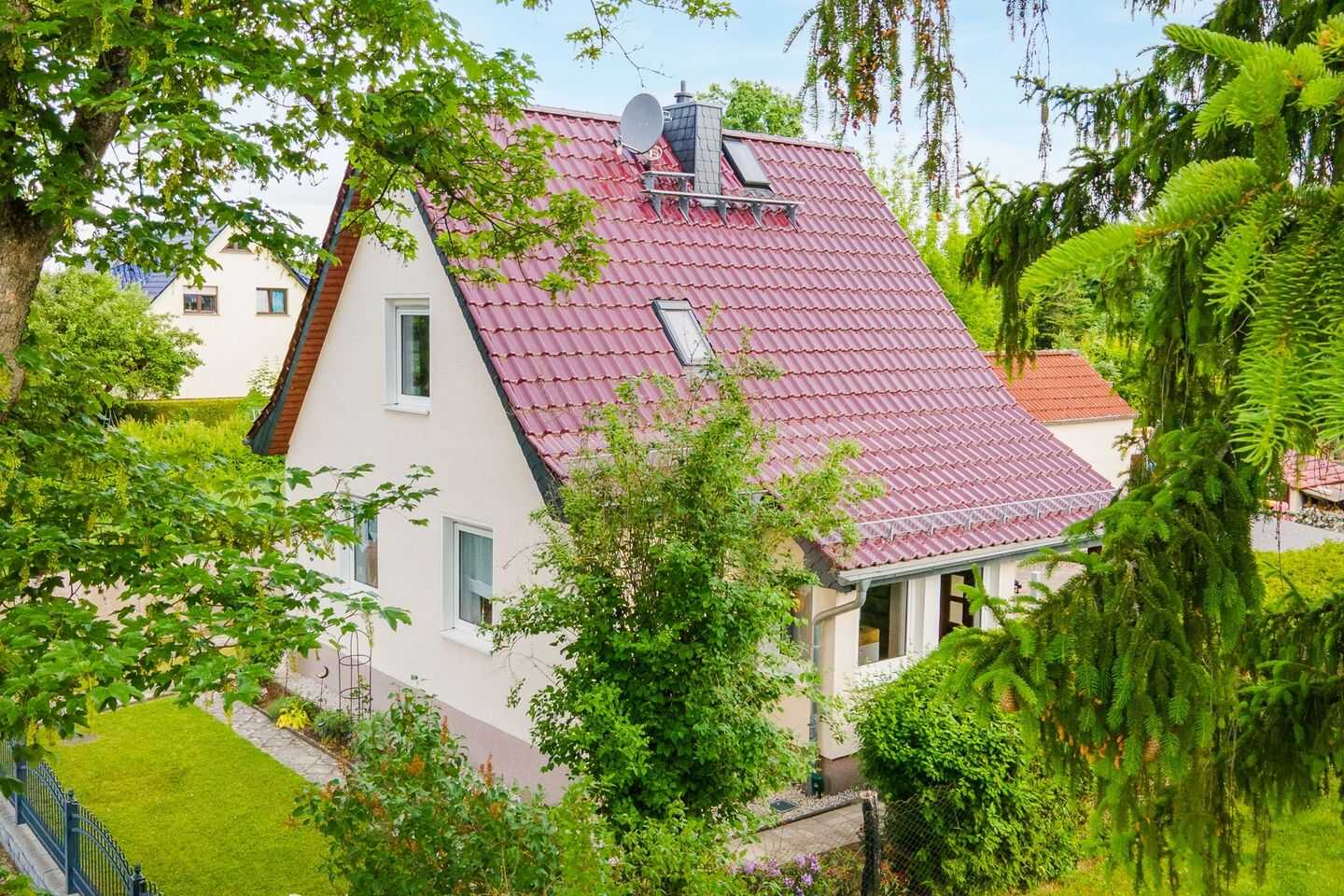 Einfamilienhaus bahnhofsnah in Rehfelde – Mit Keller, Einbauküche, Rollläden, Nebengebäude, Garage, 15345 Rehfelde