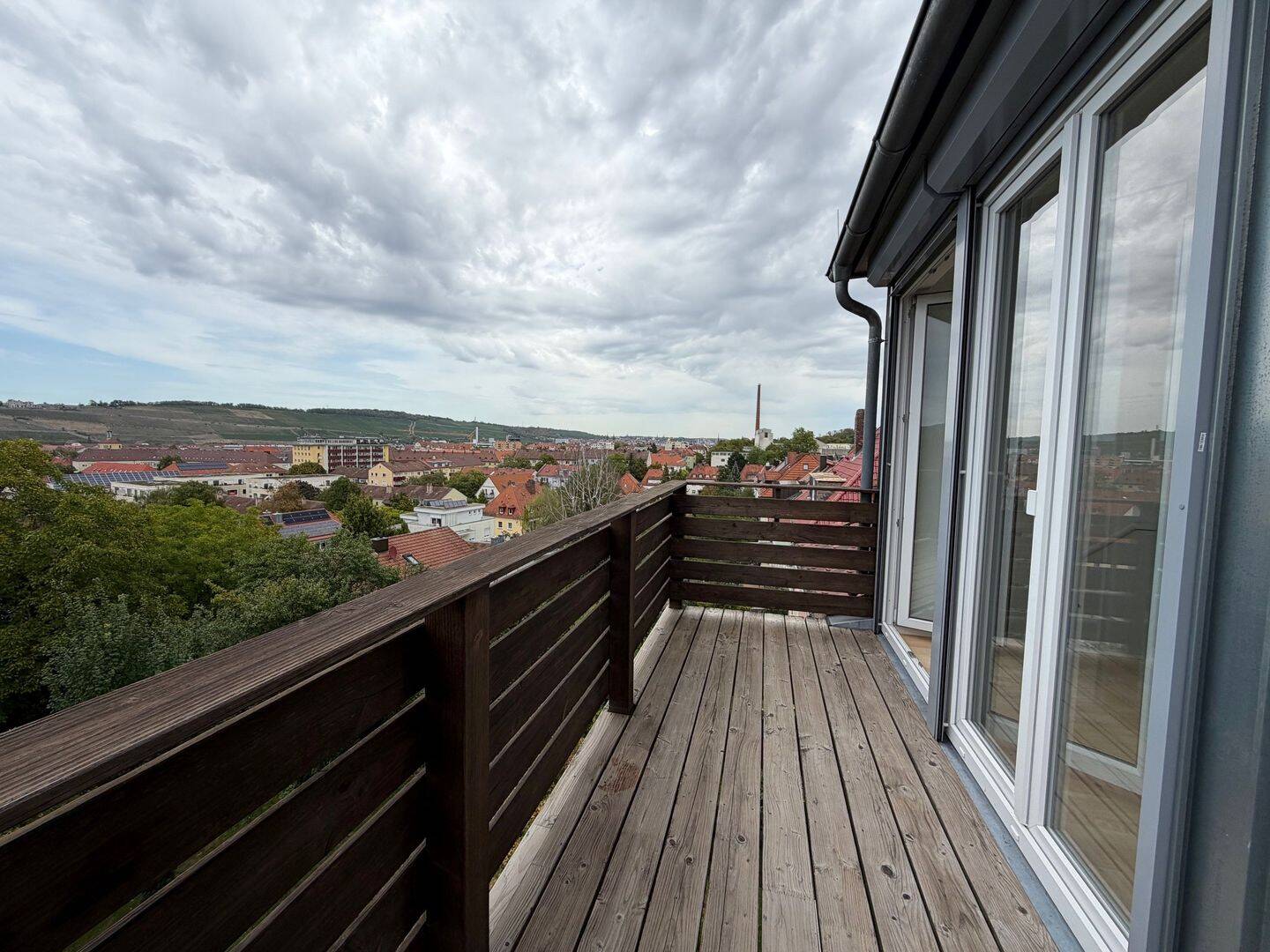 Attraktive 2,5 Zimmer Dach- Wohnung in traumhafter Lage