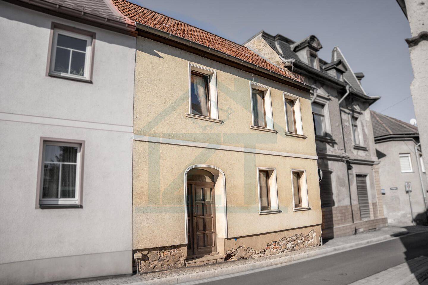 Gestalten Sie Ihr neues Zuhause: Charmantes Stadthaus mit Innenhof in Triptis, 7819 Triptis