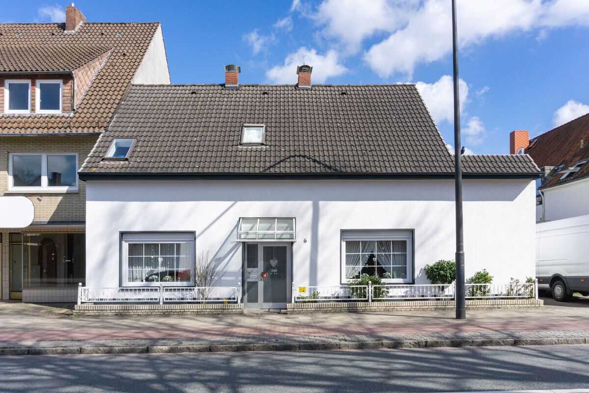 PURNHAGEN-IMMOBILIEN – Zweifamilienhaus mit Garage in zentraler Wohnlage von Bremen-Blumenthal!, 28779 Bremen (Blumenthal Lüssum-Bockhorn)