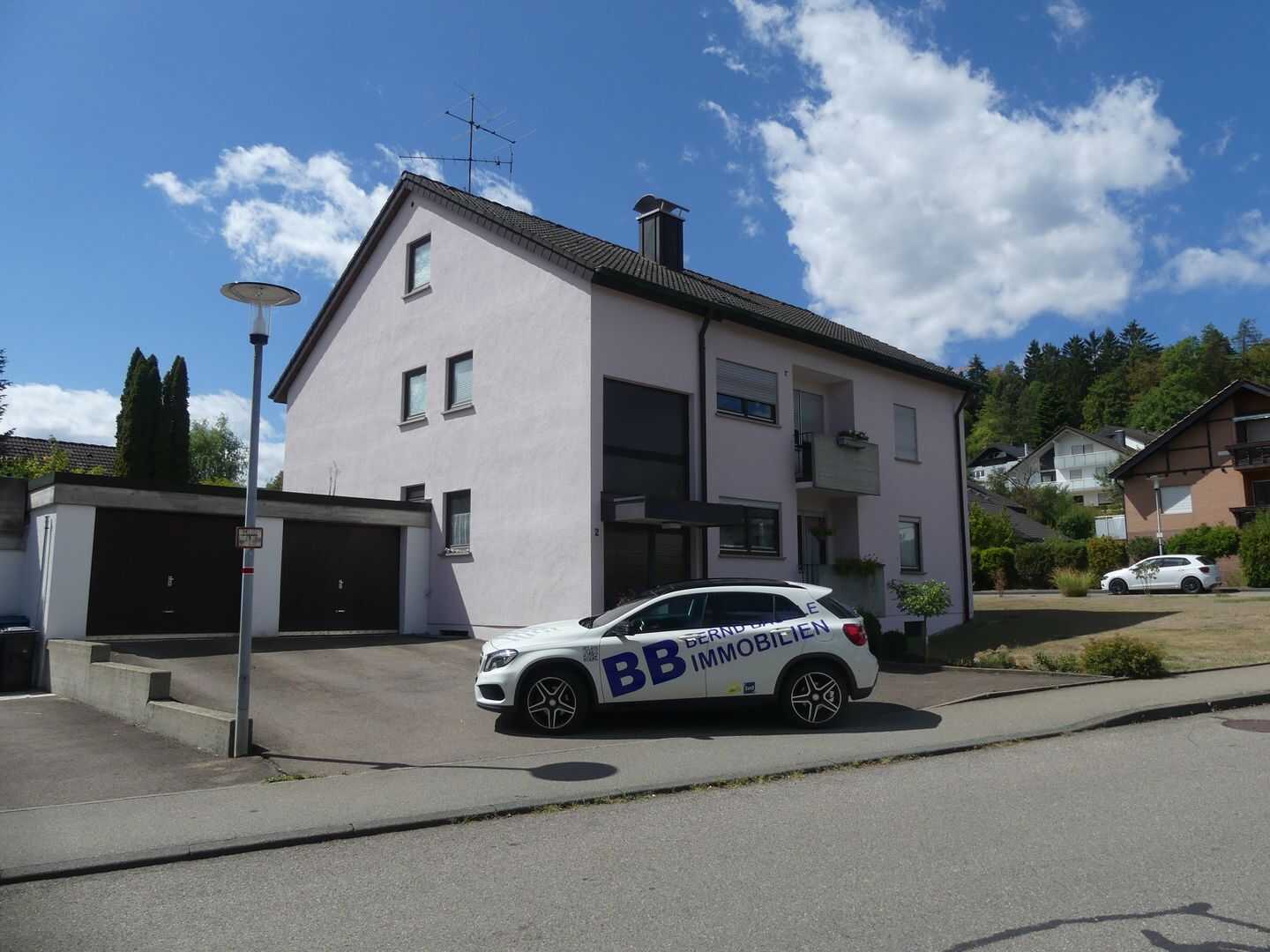 Sonniges Zweifamilienhaus mit weiteren Ausbaumöglichkeiten im Dachgeschoss, großem Garten und Doppelgarage., 72501 Gammertingen