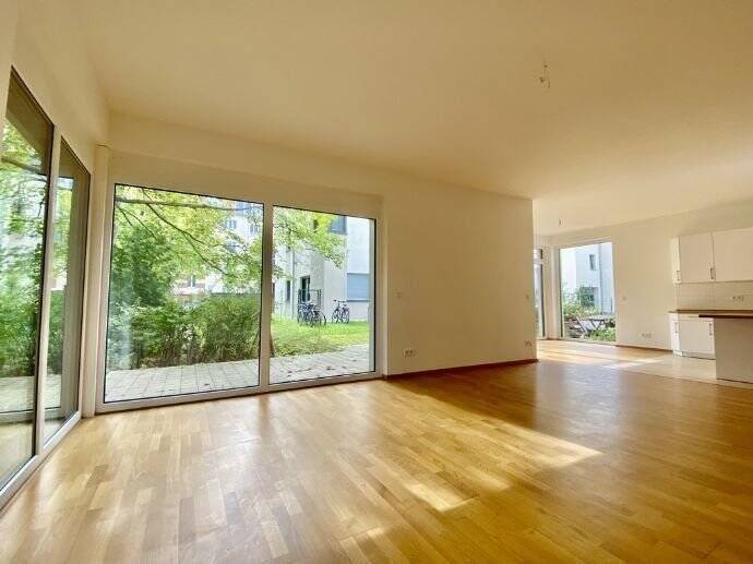 Die Freunde Ihrer Kinder wohnen hier schon – kommen Sie an Bord! Großzügige, barrierefreie Wohnung mit Sonnenterrasse in beliebter Kiezlage, 10367 Berlin (Lichtenberg Hohenschönhausen Lichtenberg)