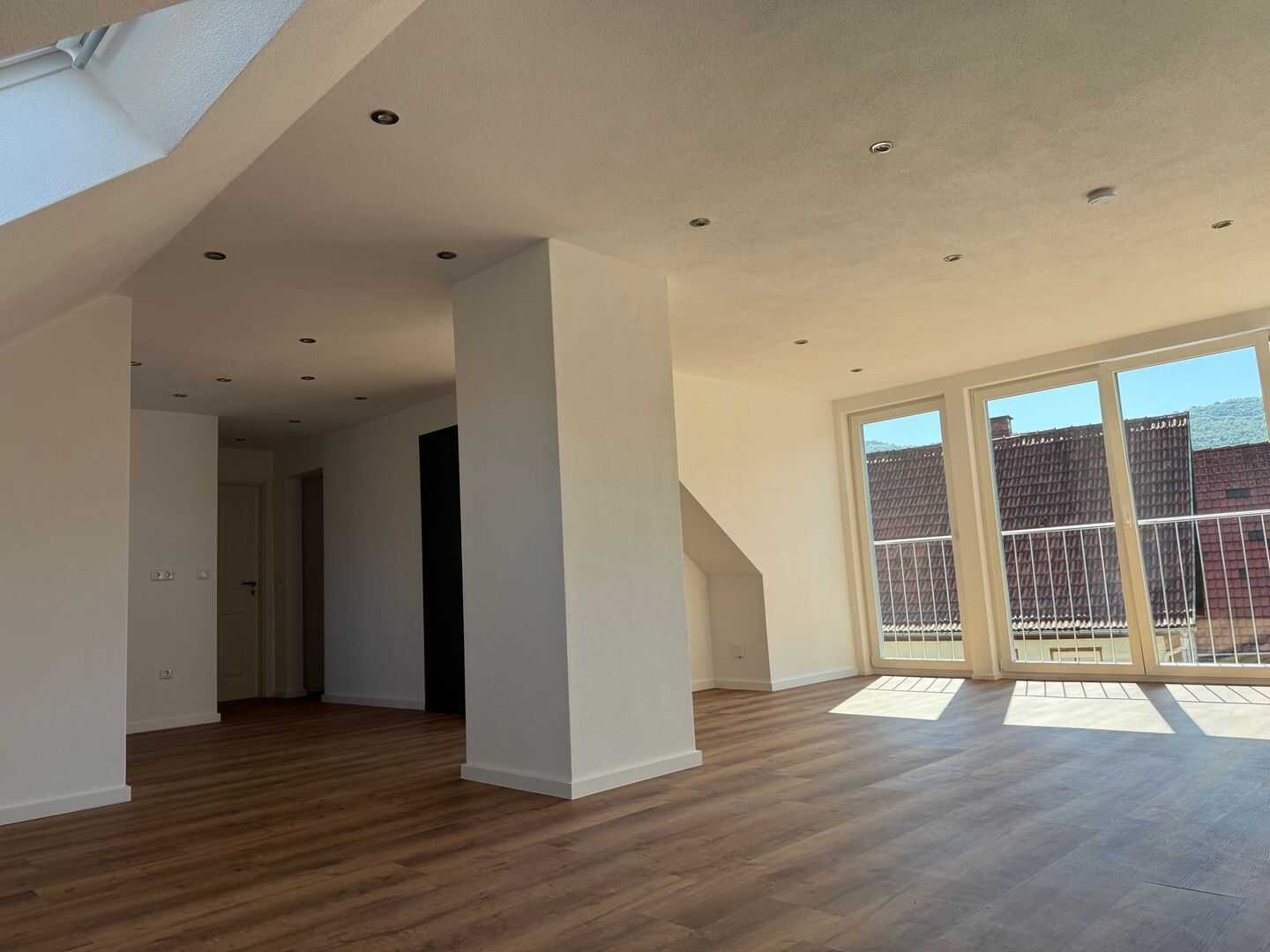 Neu ausgebaute Dachgeschosswohnung mit französischem Balkon, 97653 Bischofsheim i.d. Rhön