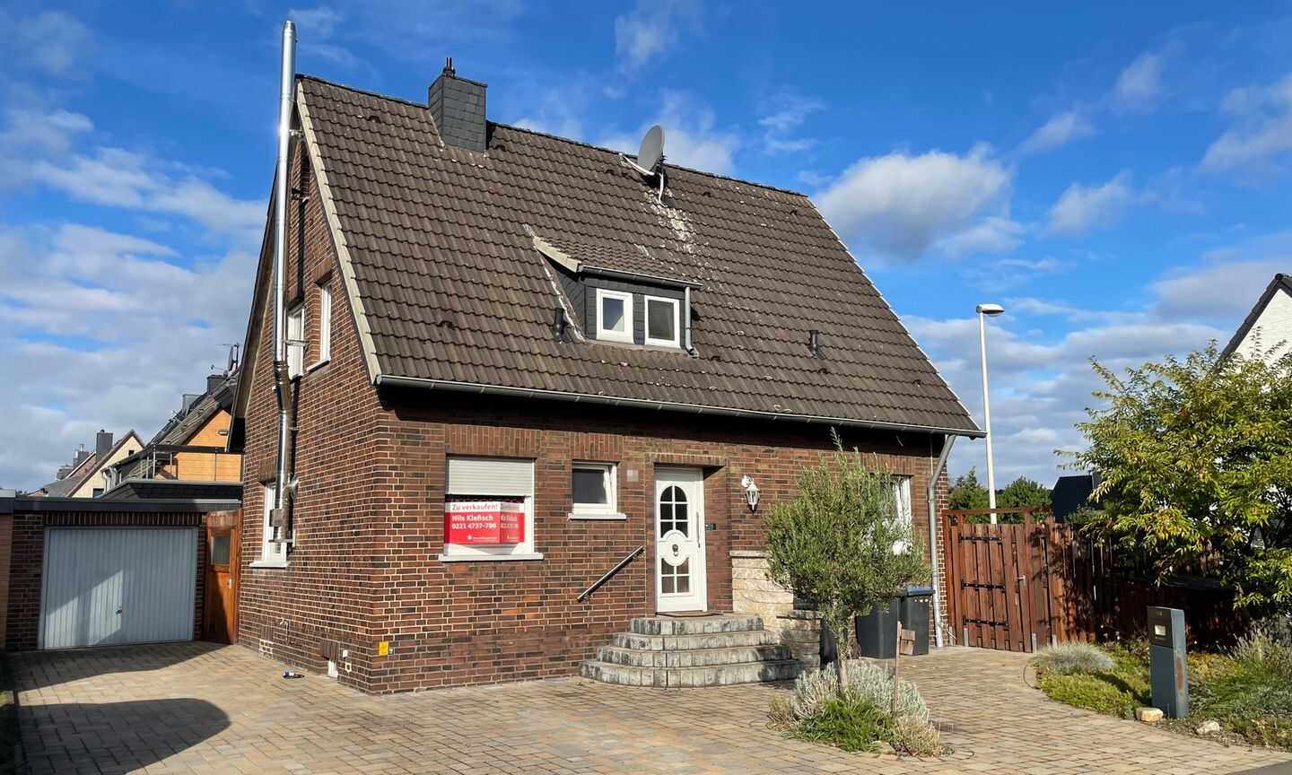 Freistehendes Einfamilienhaus mit Ausbaupotenzial und Solaranlage, 50226 Frechen