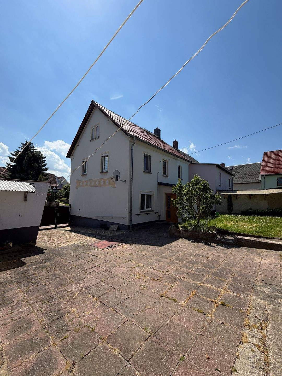 Familienfreundliches Einfamilienhaus in attraktiver Wohnlage, 4565 Regis-Breitingen