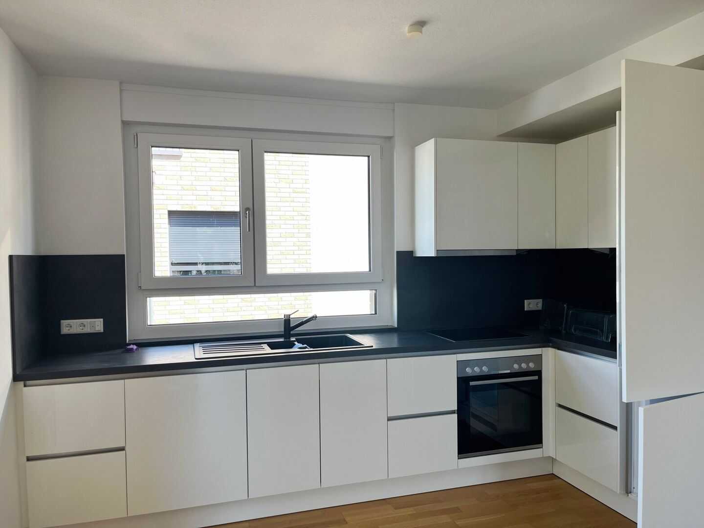 Mainz: Dreizimmerwohnung mit EBK, Balkon und Stellplatz in Finthen, 55126 Mainz (Finthen Layenhof)