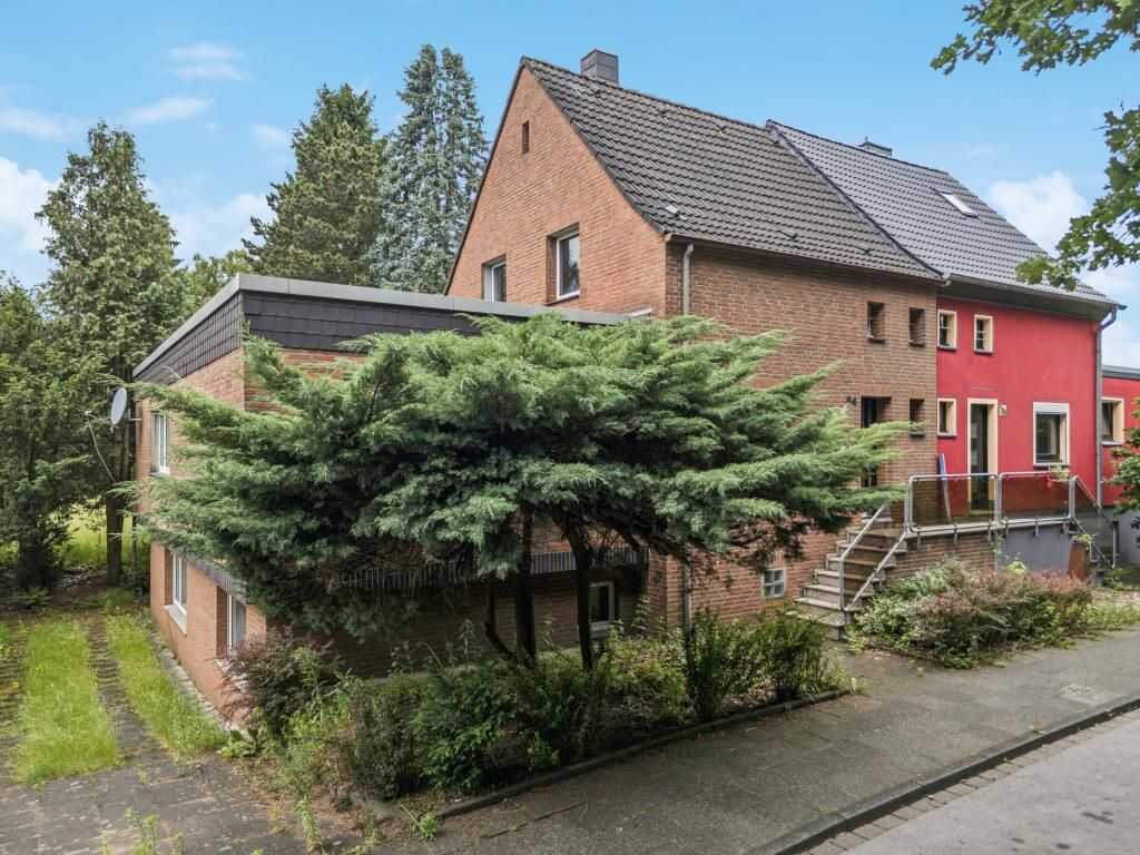 Doppelhaushälfte mit großem Garten, 47279 Duisburg