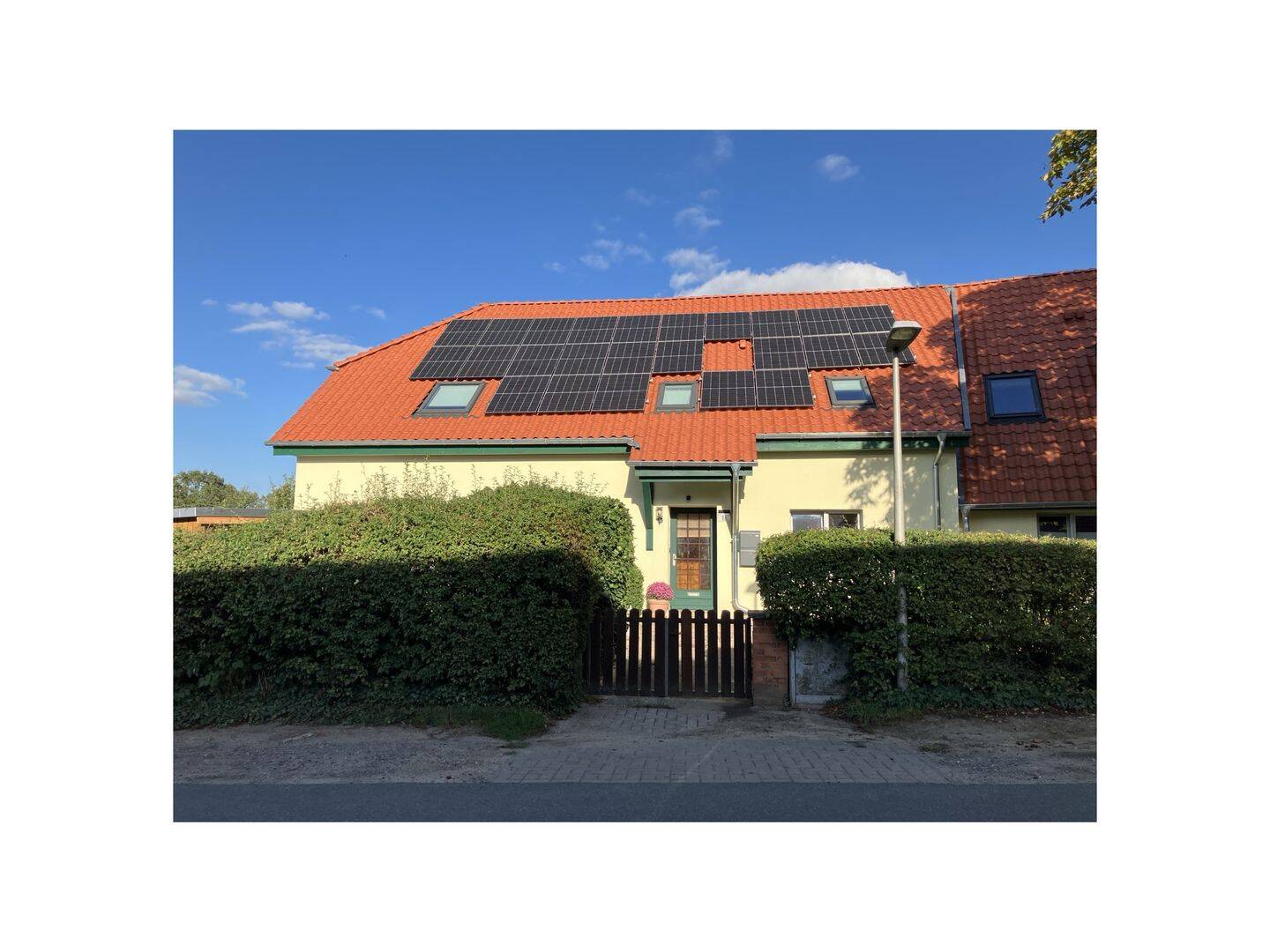 Helle 4-Zimmer-Wohnung mit Garten & Balkon in ruhiger Lage (Erstbezug nach energetischer Sanierung), 30916 Isernhagen