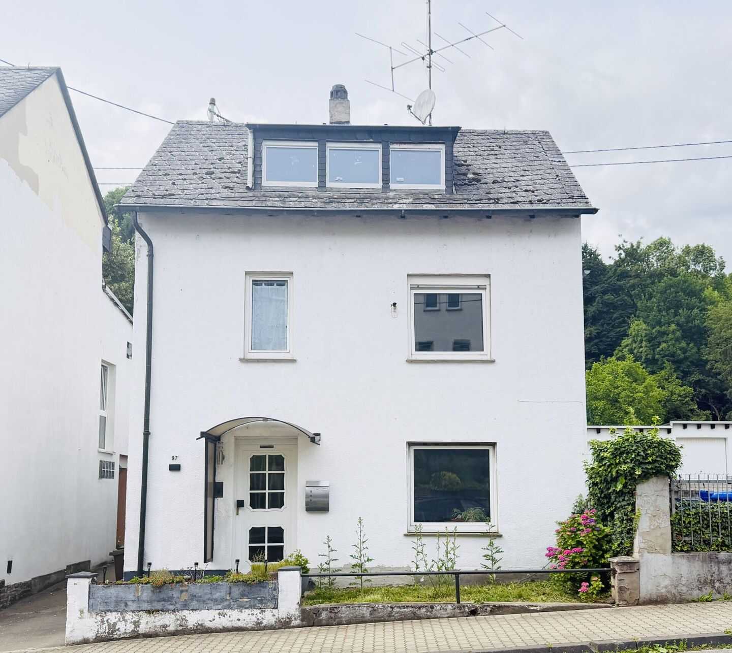 Gemütliches Einfamilienhaus mit Garten und vielseitigem Entwicklungspotenzial, 56077 Koblenz