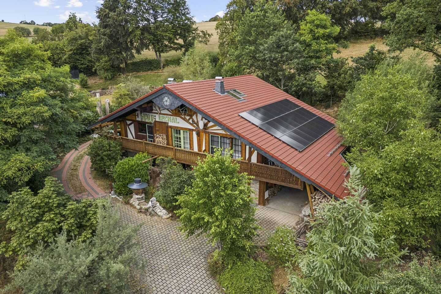 Individuell gestaltetes Wohnhaus mit Einliegerwohnung in der Westeifel, 54597 Habscheid