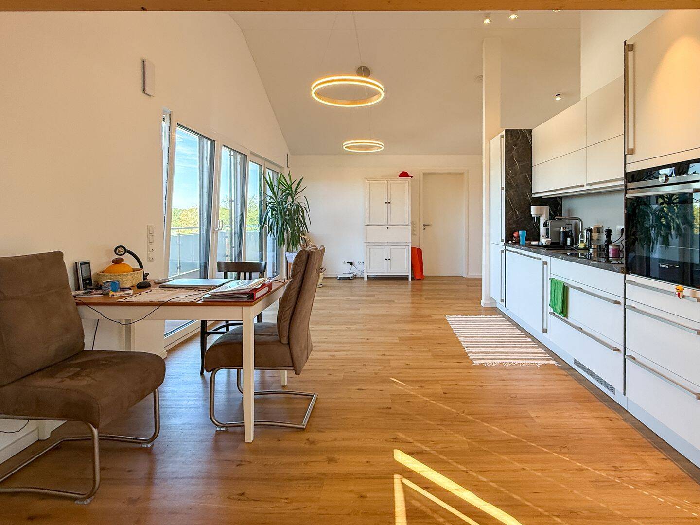 Exklusive 2-Zimmer Dachgeschosswohnung mit Loggia und Balkon in idyllischer Lage!, 85646 Vaterstetten