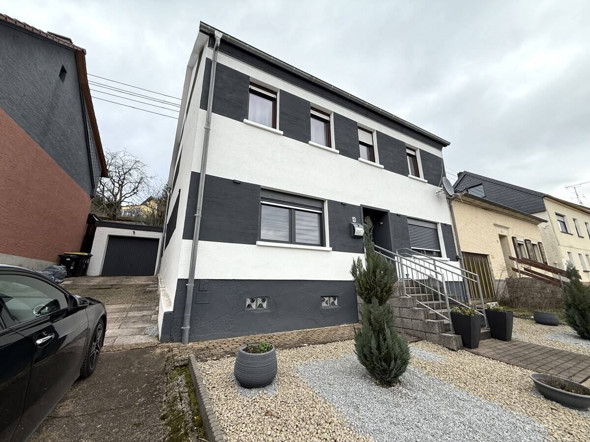 Einfamilienhaus mit Garten, Garage und umfangreichen Erneuerungen in Wadern-Lockweiler, 66687 Wadern
