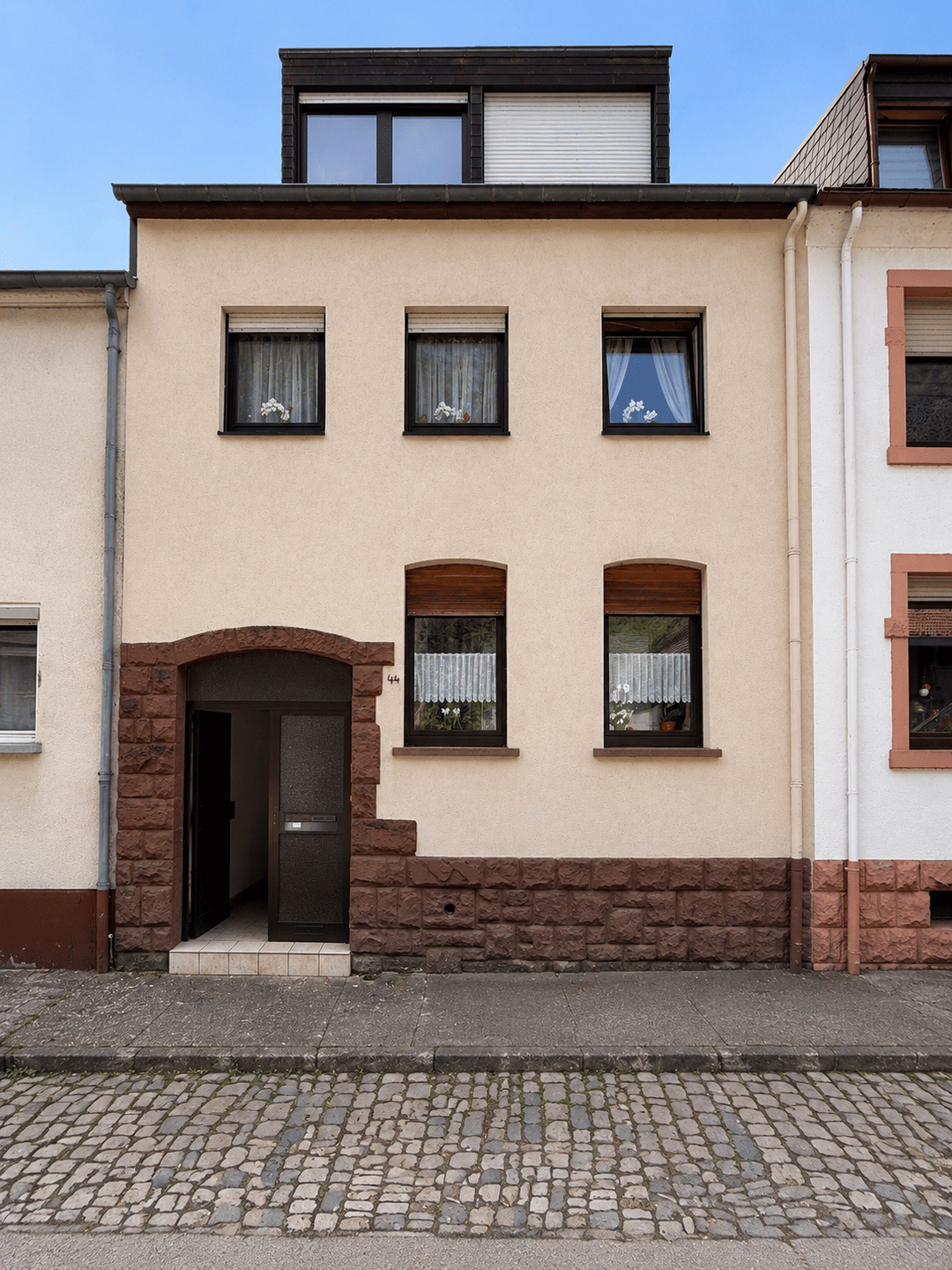 Renovierungsbedürftiges Reihenwohnhaus in ruhiger und naturnaher Lage von Trier-Biewer mit 2 vermieteten Wohneinheiten, 54293 Trier