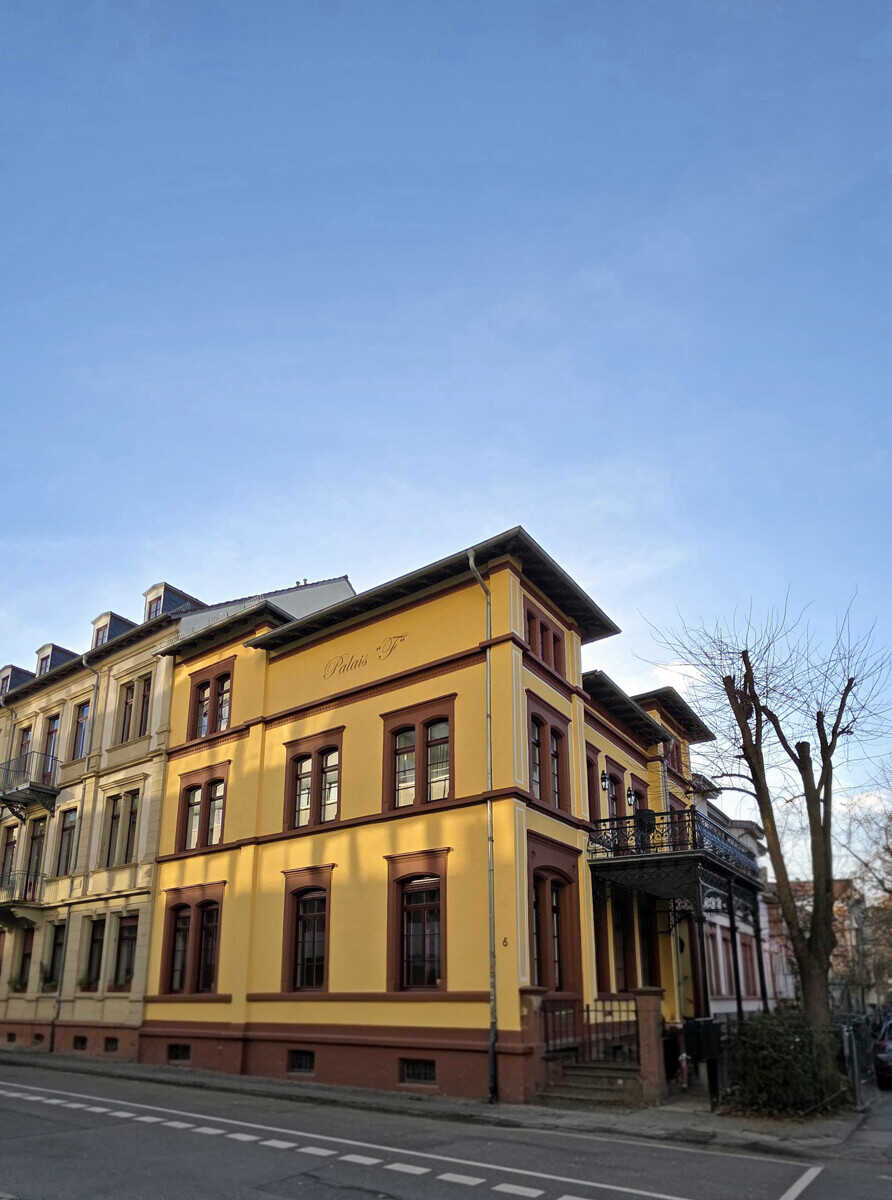 Erstbezug: Teilmöblierte Dachgeschoss-Wohnung in Heidelberger Gründerzeitvilla, 69115 Heidelberg (Bahnstadt Bergheim Pfaffengrund Weststadt)
