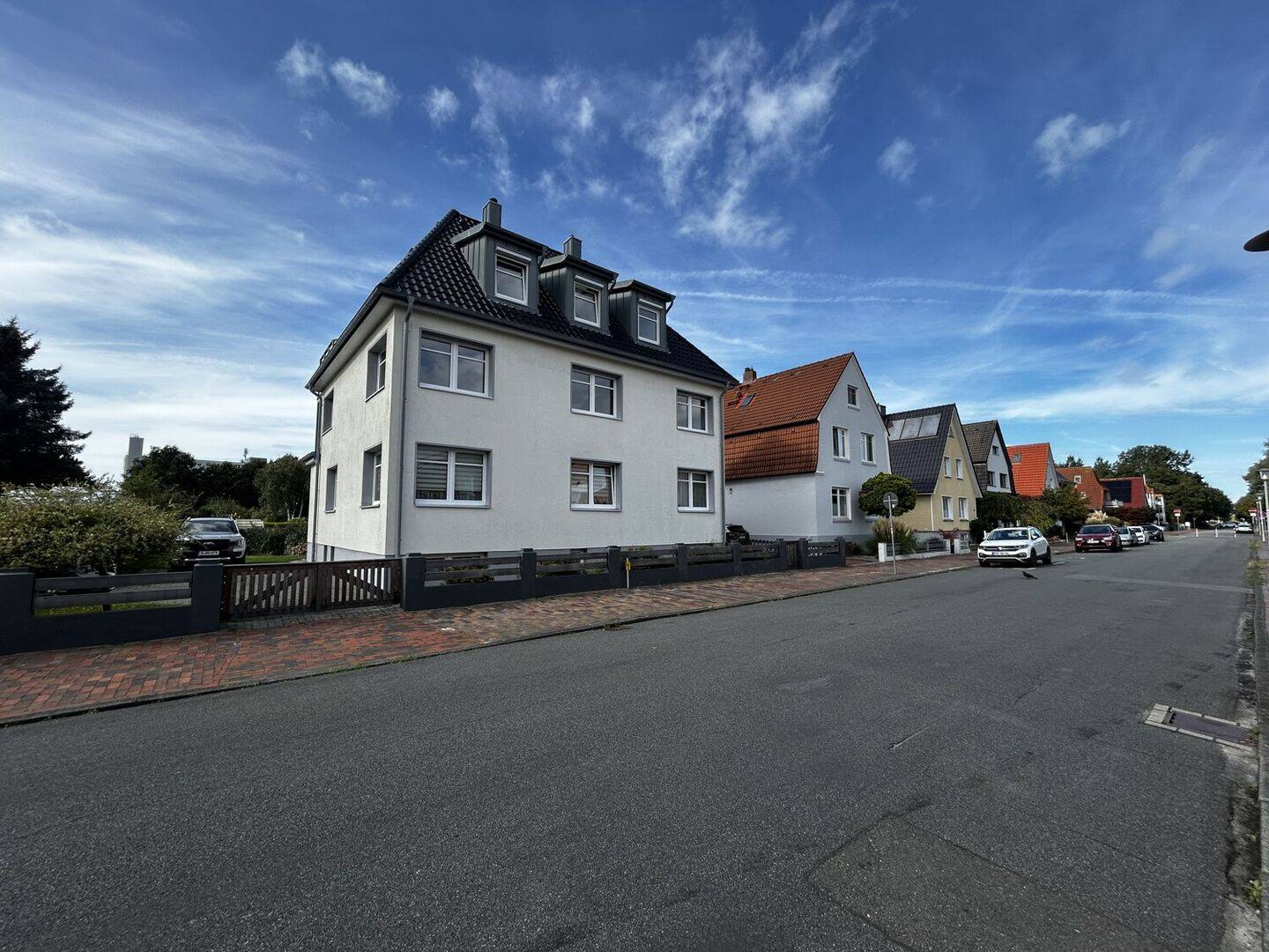 Erstbezug nach Sanierung: Strandnahe 3-Zimmer-Altbauwohnung mit Einbauküche zur Miete, 27476 Cuxhaven
