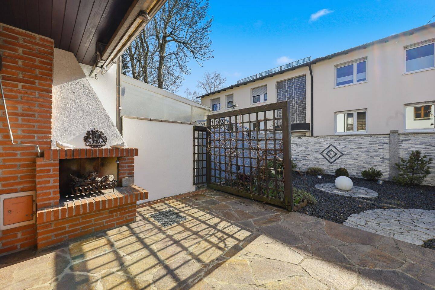 Gepflegtes Reihenmittelhaus mit Südterrasse, Garten und Garage in Unterschleißheim, 85716 Unterschleißheim