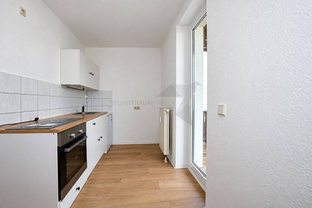 Kleine Balkonwohnung mit Einbauküche in Niederplanitz, 8062 Zwickau