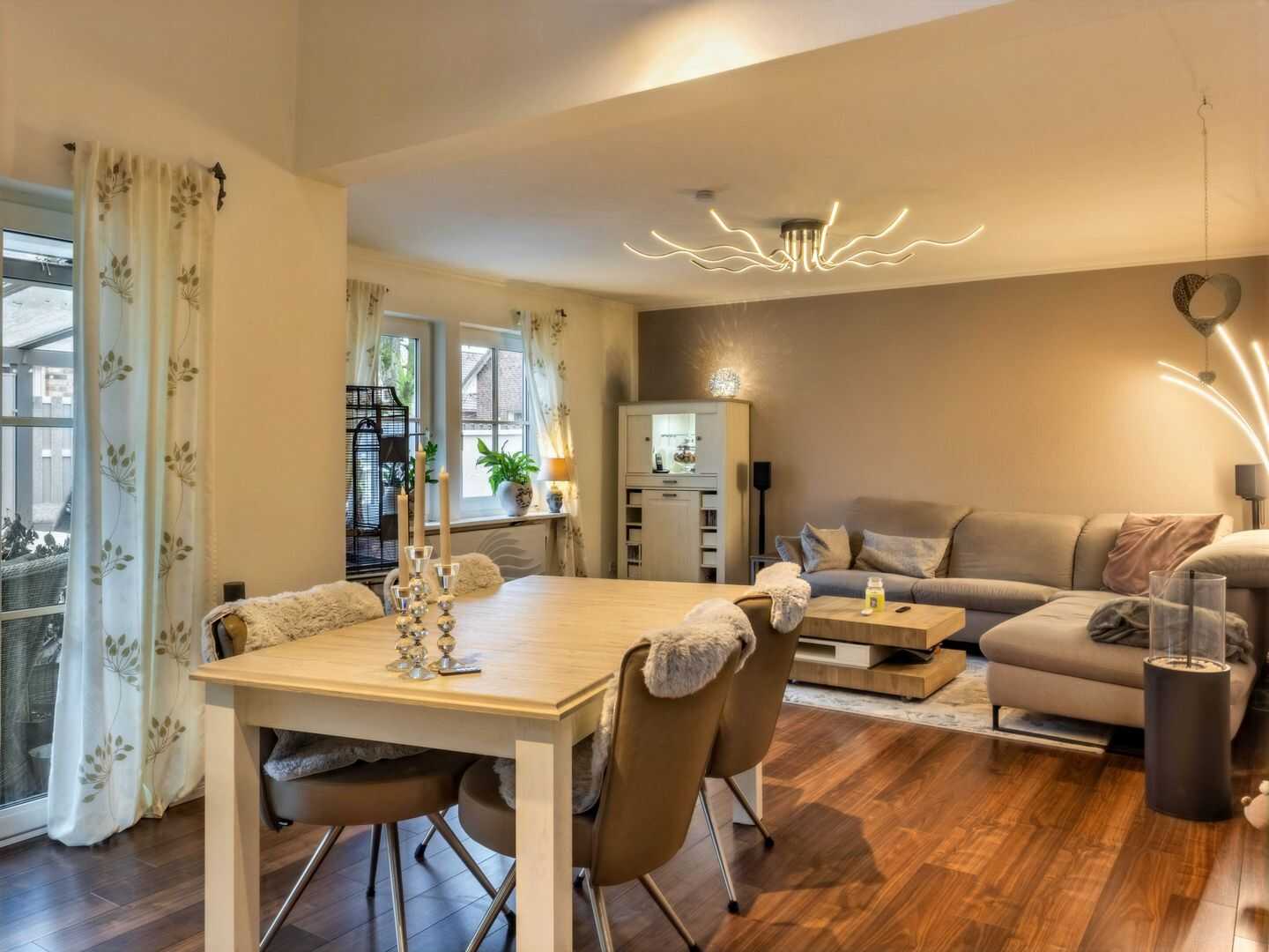 Virtuelle 3D Tour – Doppelhaushälfte mit neu gestaltetem Garten und hellem Wohnkonzept, 22844 Norderstedt