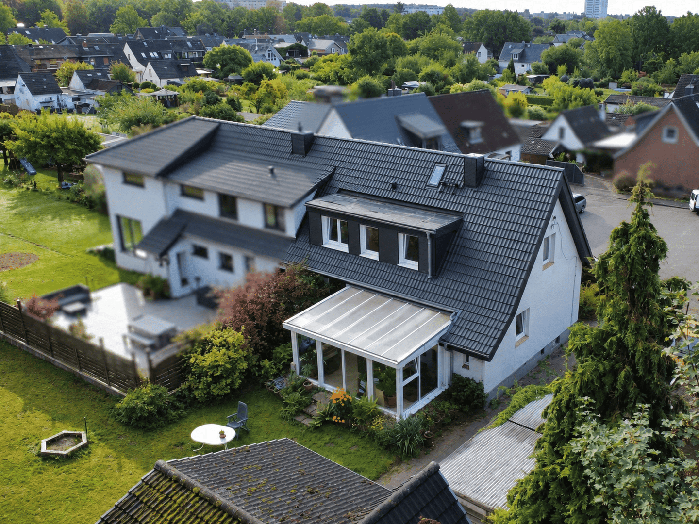 Energetisch sanierte Doppelhaushälfte auf 1.063 m² Grund mit 170 m² Wohn- und Nutzfläche in Reinbek, 21465 Reinbek