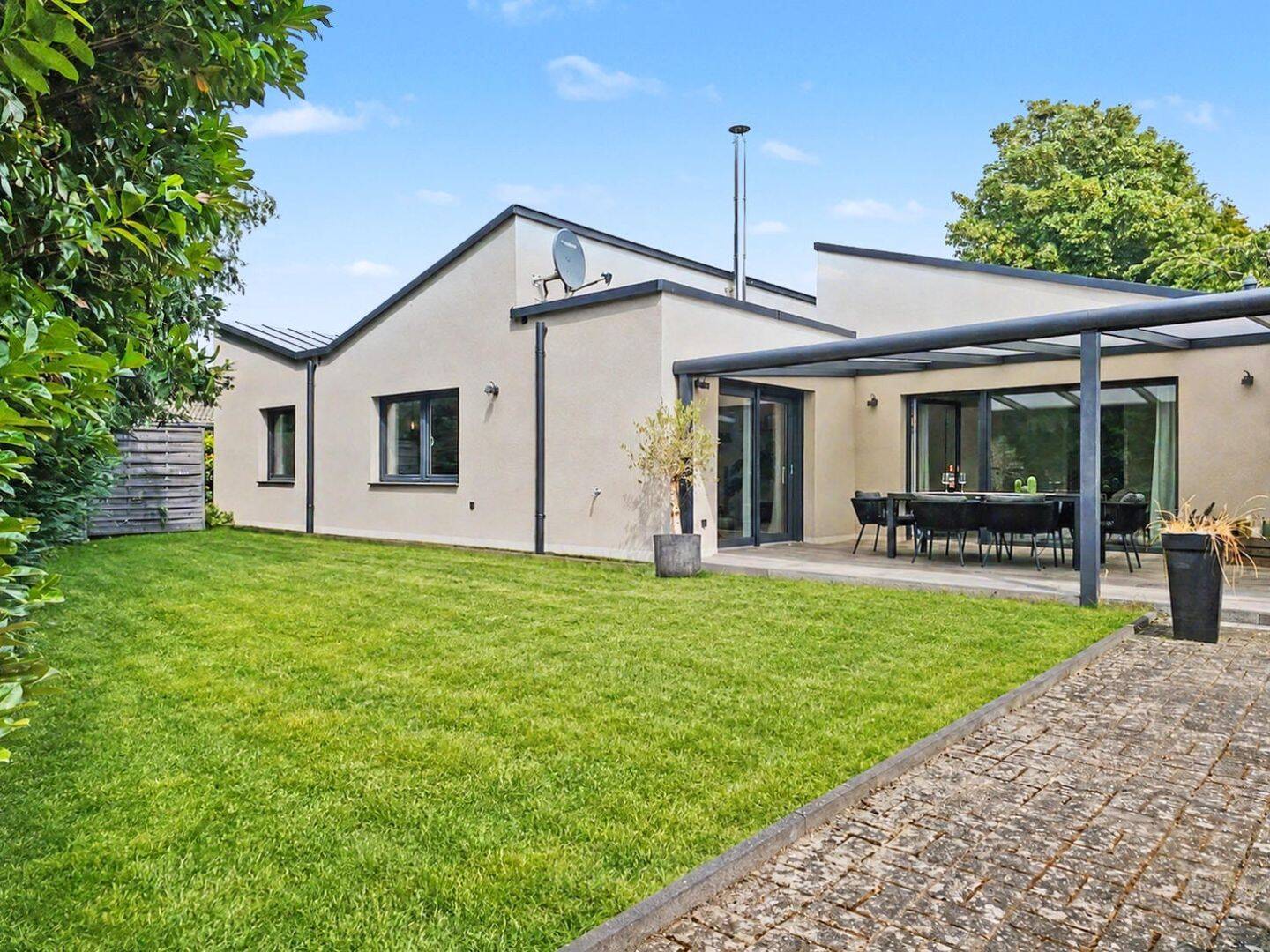 Würselen-Broichweiden: Liebevoll modernisierter Bungalow für höchste Ansprüche in beliebter Lage, 52146 Würselen