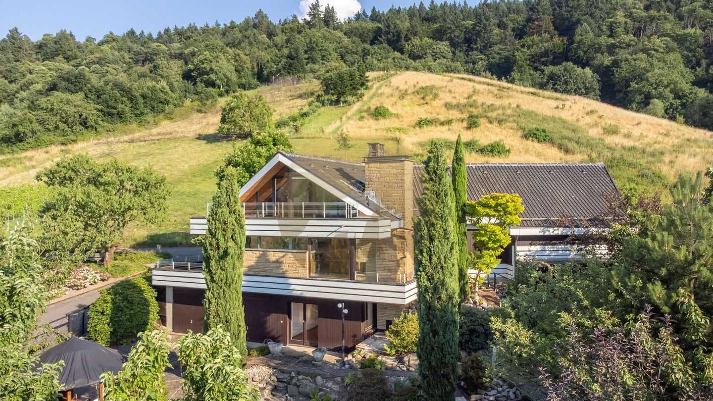 Architektenhaus in Baden-Baden – außergewöhnliche Lage mit unverbaubarem Ausblick, 76534 Baden-Baden