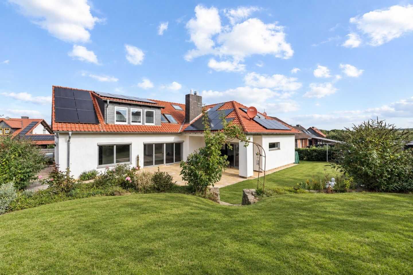 Modernisiertes Einfamilienhaus mit schönem Garten, Kamin, Sauna und Carport in ruhiger Ortsrandlage, 37130 Gleichen
