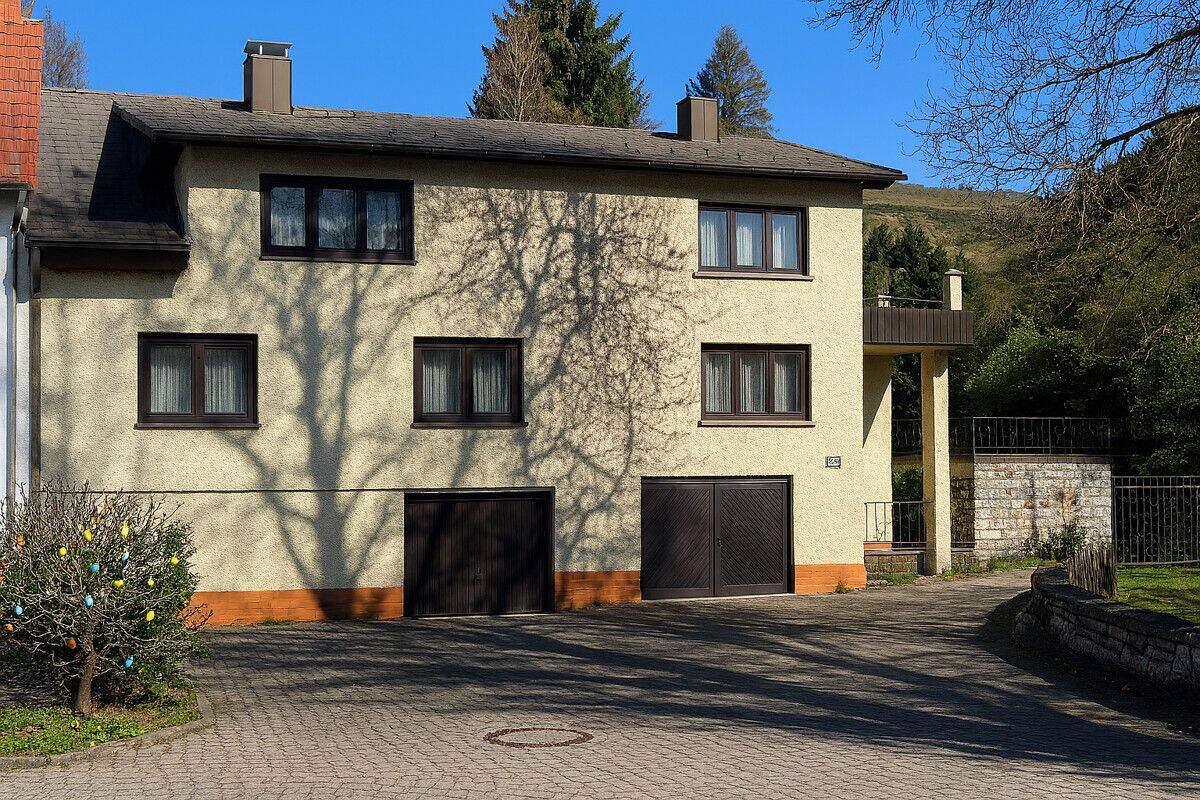 Großzügiges Wohnen in ruhiger Lage von Altendambach, 98553 Schleusingen (Sankt Kilian)