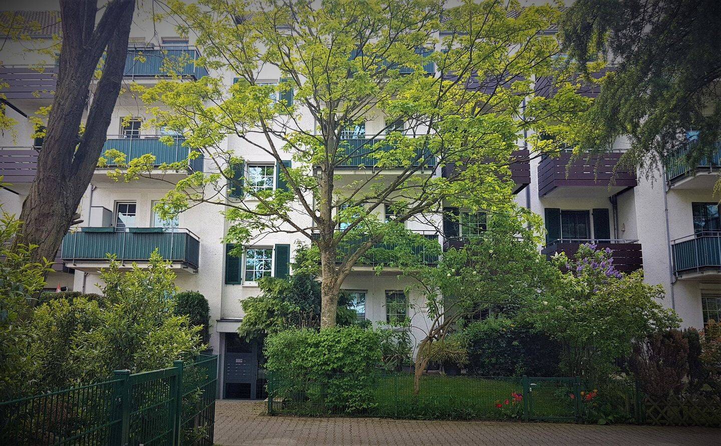 3-Zi.-Wohnung in Düsseldorf-Hassels mit 3 Balkonen und TG-Stellplatz, 40599 Düsseldorf (Benrath Hassels Holthausen Reisholz)