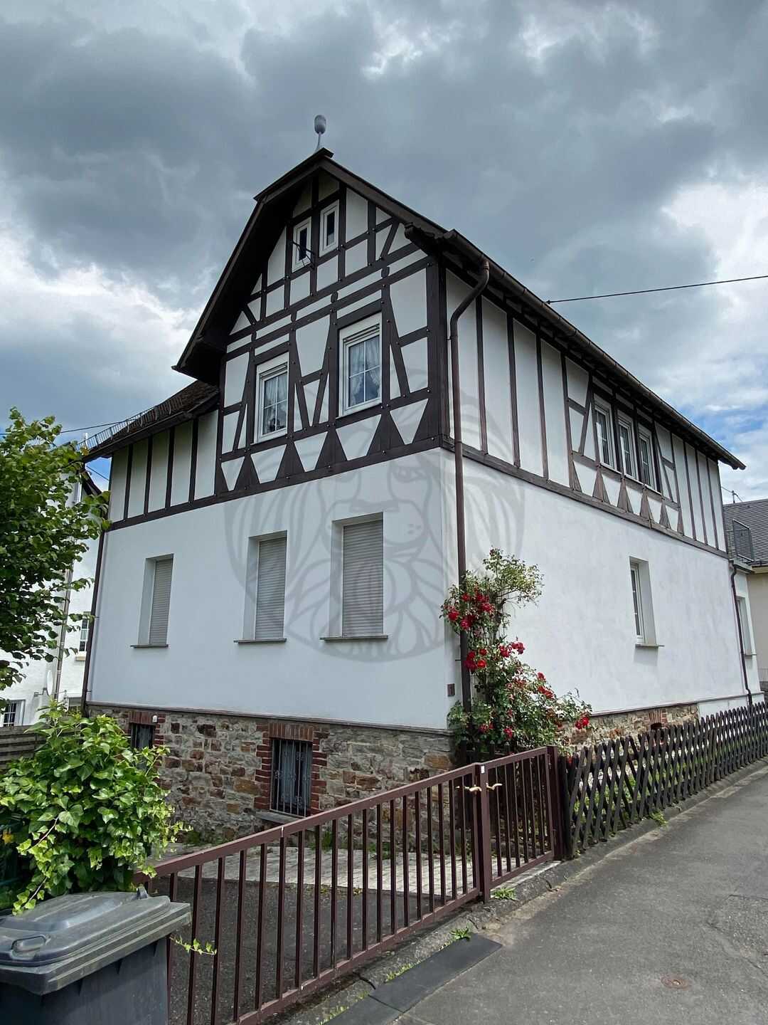 Montabaur-Stadt: Einfamilienhaus zentrumsnah in ruhiger Lage mit Garten und Garage, 56410 Montabaur